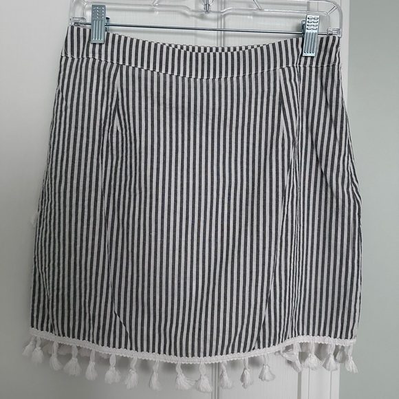 Pink Lily blue + white striped skirt with tassels. Size MED - Picture 2 of 5